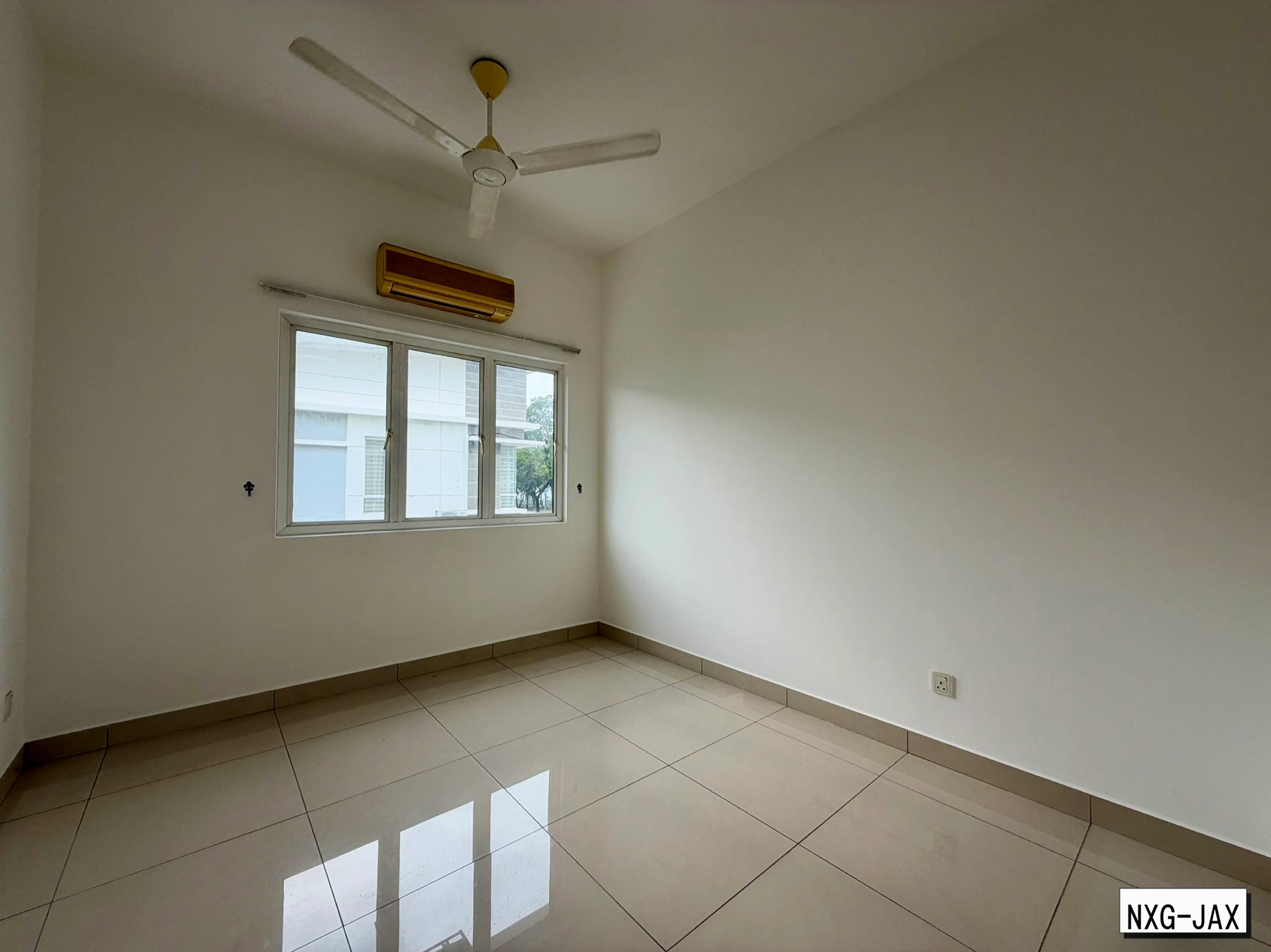 Setia Damai 15 Setia Alam — Basic Double-Storey Semi-Detached House For Sale — owner-supplied photo 8