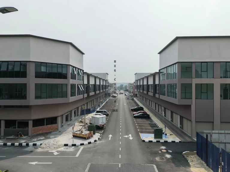 Aman Perdana Klang double storey shoplot — photo 2