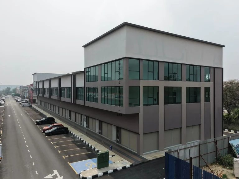 Aman Perdana Klang double storey shoplot — photo 5